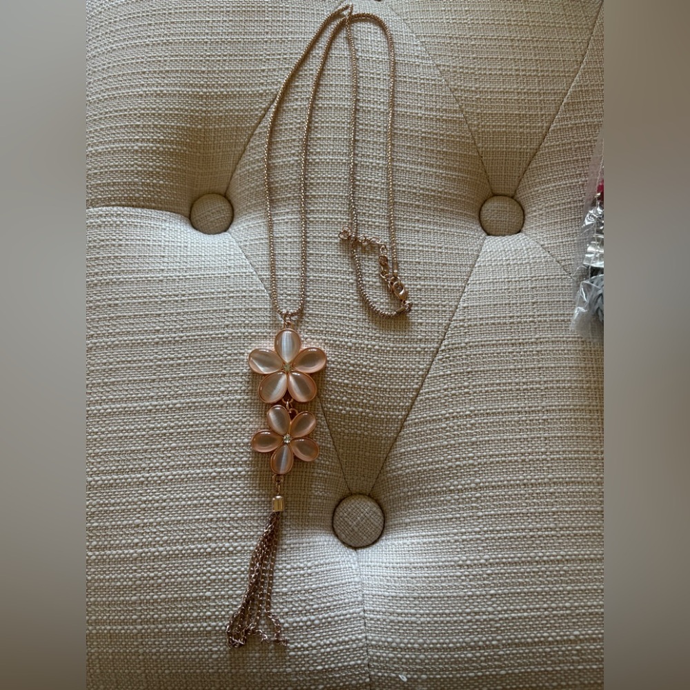 Rose gold necklace with floral-tassel pendant